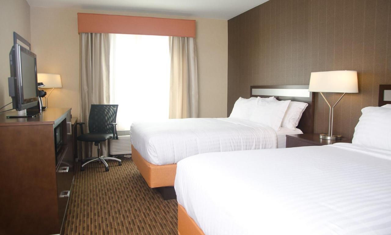 Holiday Inn Express Hotel & Suites Watertown - Thousand Islands By Ihg Zewnętrze zdjęcie