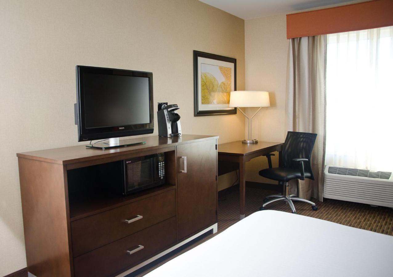 Holiday Inn Express Hotel & Suites Watertown - Thousand Islands By Ihg Zewnętrze zdjęcie