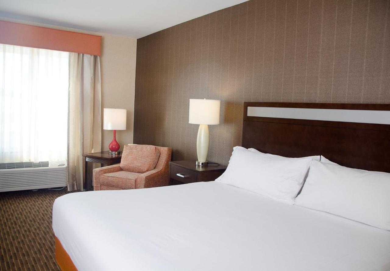 Holiday Inn Express Hotel & Suites Watertown - Thousand Islands By Ihg Zewnętrze zdjęcie