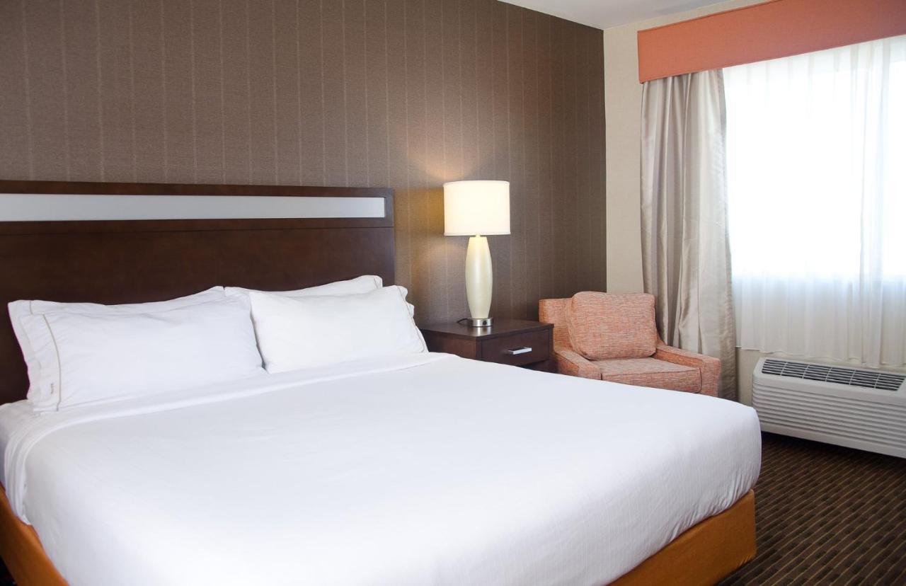 Holiday Inn Express Hotel & Suites Watertown - Thousand Islands By Ihg Zewnętrze zdjęcie