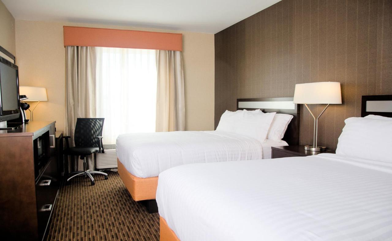 Holiday Inn Express Hotel & Suites Watertown - Thousand Islands By Ihg Zewnętrze zdjęcie