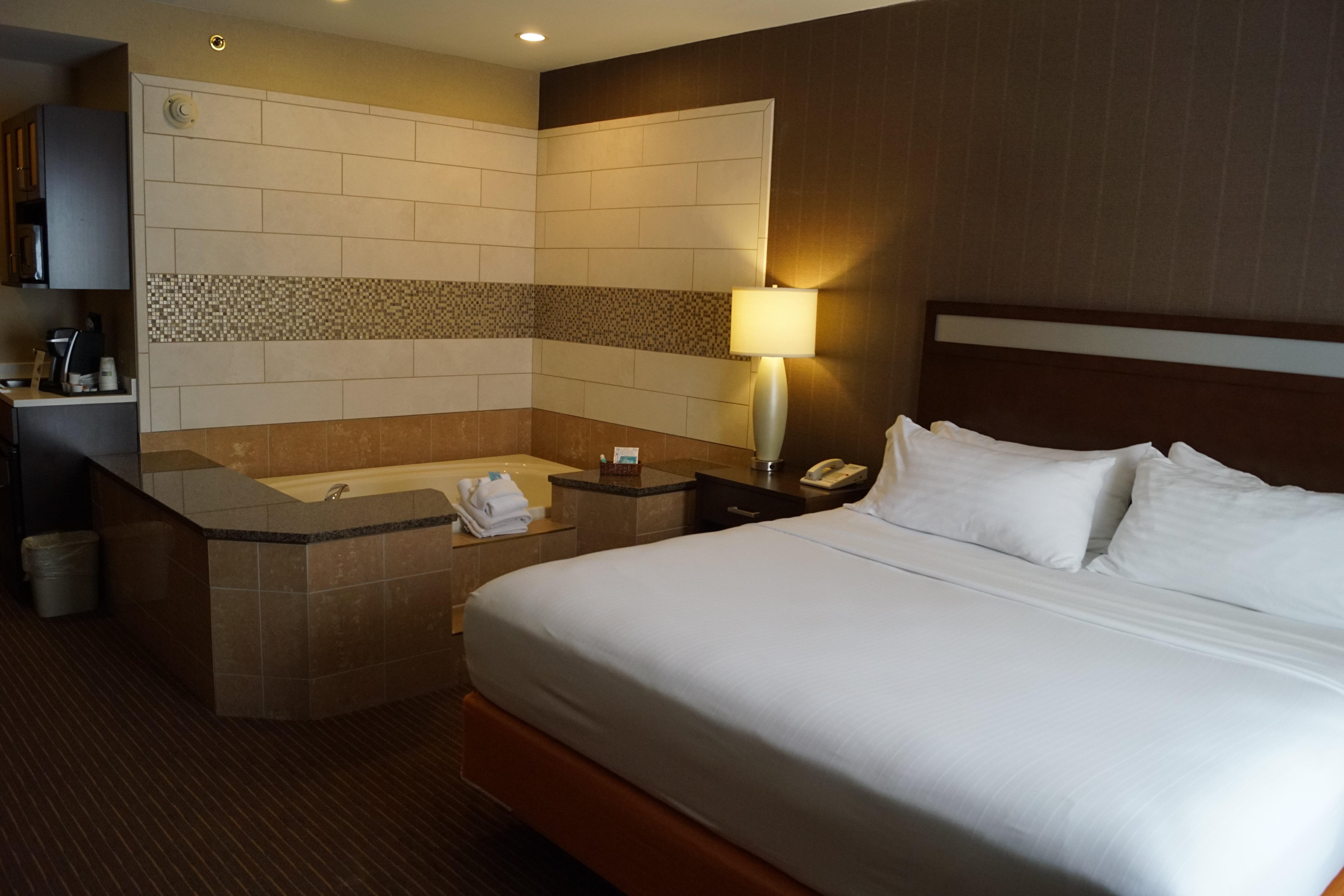 Holiday Inn Express Hotel & Suites Watertown - Thousand Islands By Ihg Zewnętrze zdjęcie