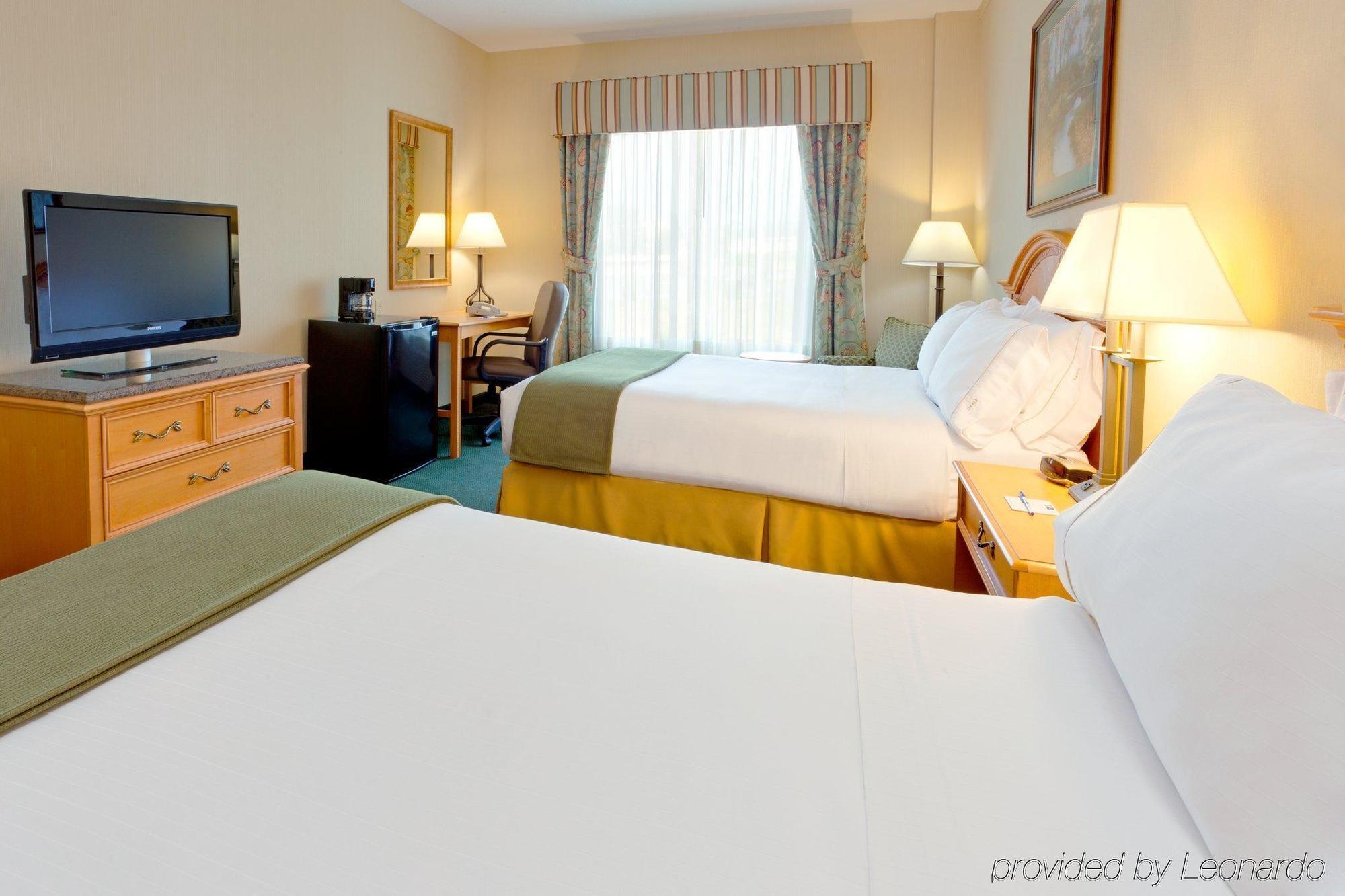 Holiday Inn Express Hotel & Suites Watertown - Thousand Islands By Ihg Zewnętrze zdjęcie