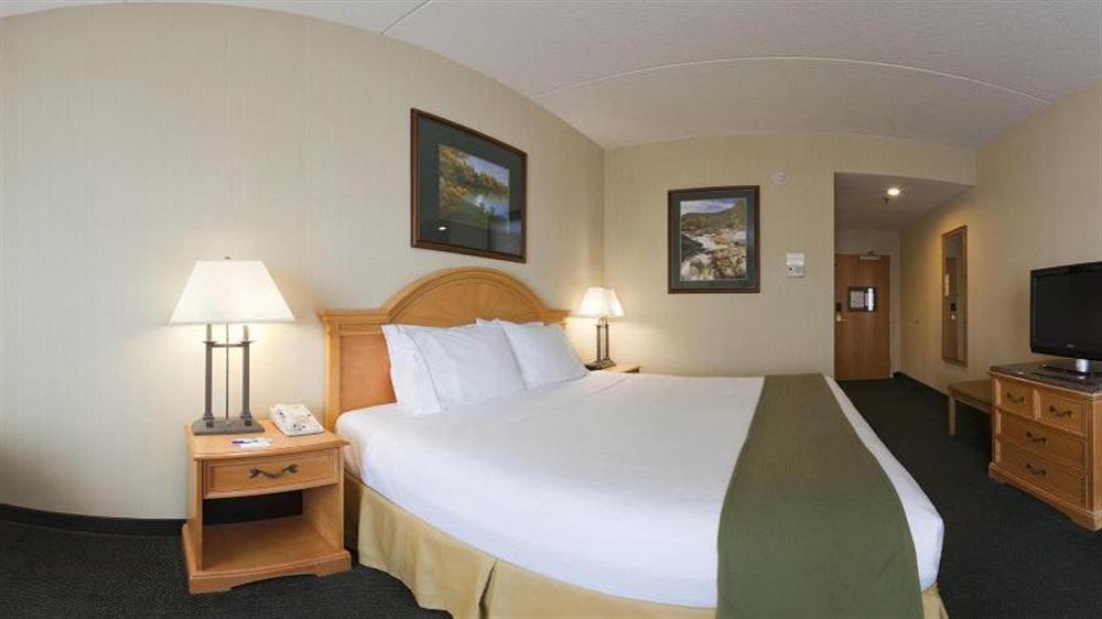 Holiday Inn Express Hotel & Suites Watertown - Thousand Islands By Ihg Zewnętrze zdjęcie