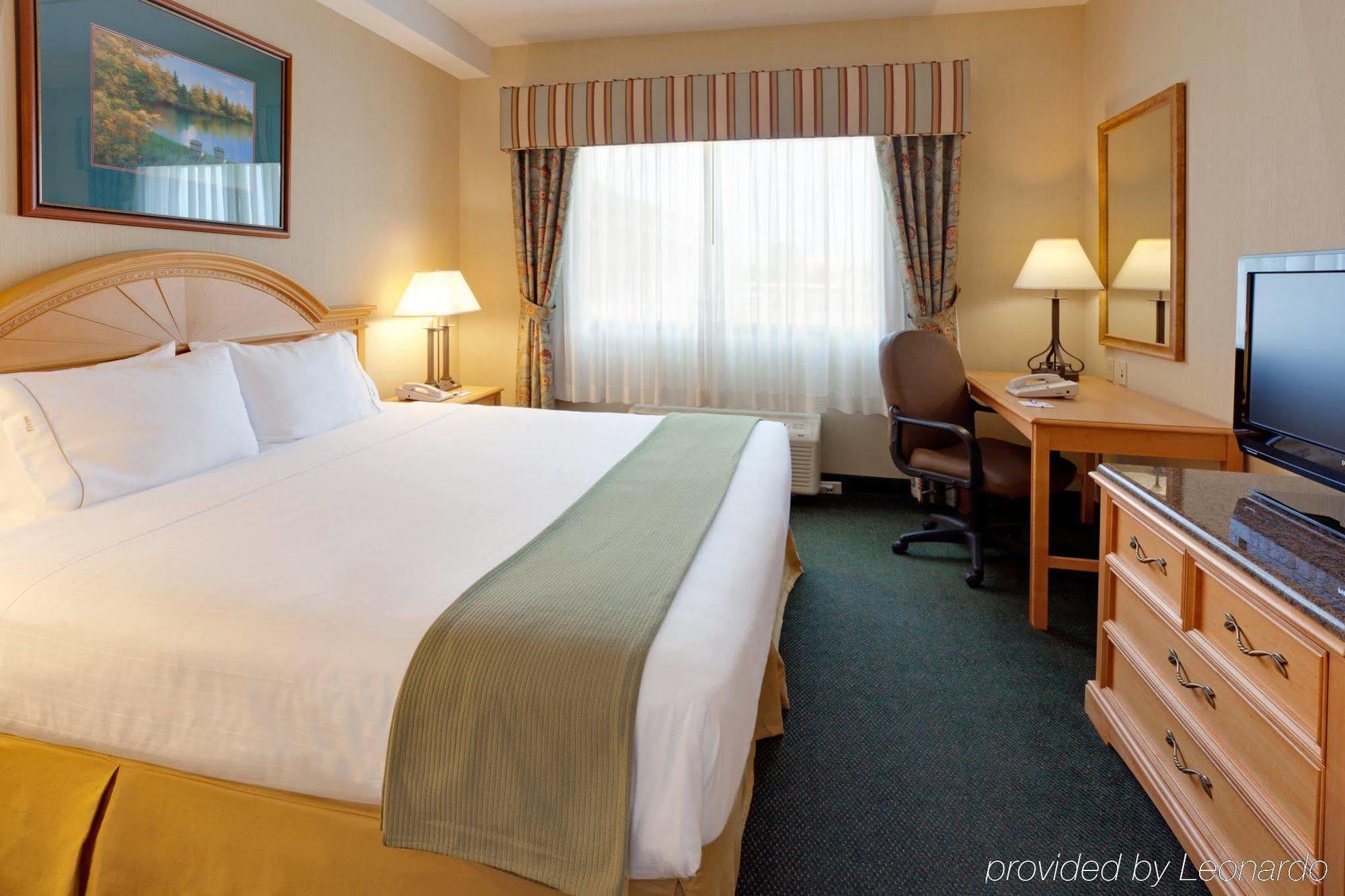 Holiday Inn Express Hotel & Suites Watertown - Thousand Islands, An Ihg Hotel Pokój zdjęcie