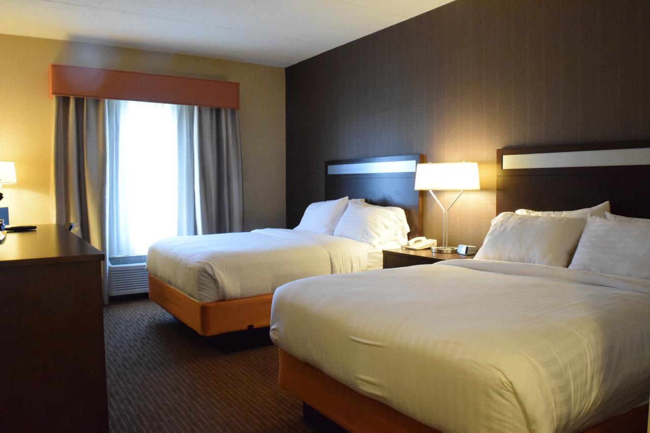 Holiday Inn Express Hotel & Suites Watertown - Thousand Islands By Ihg Zewnętrze zdjęcie