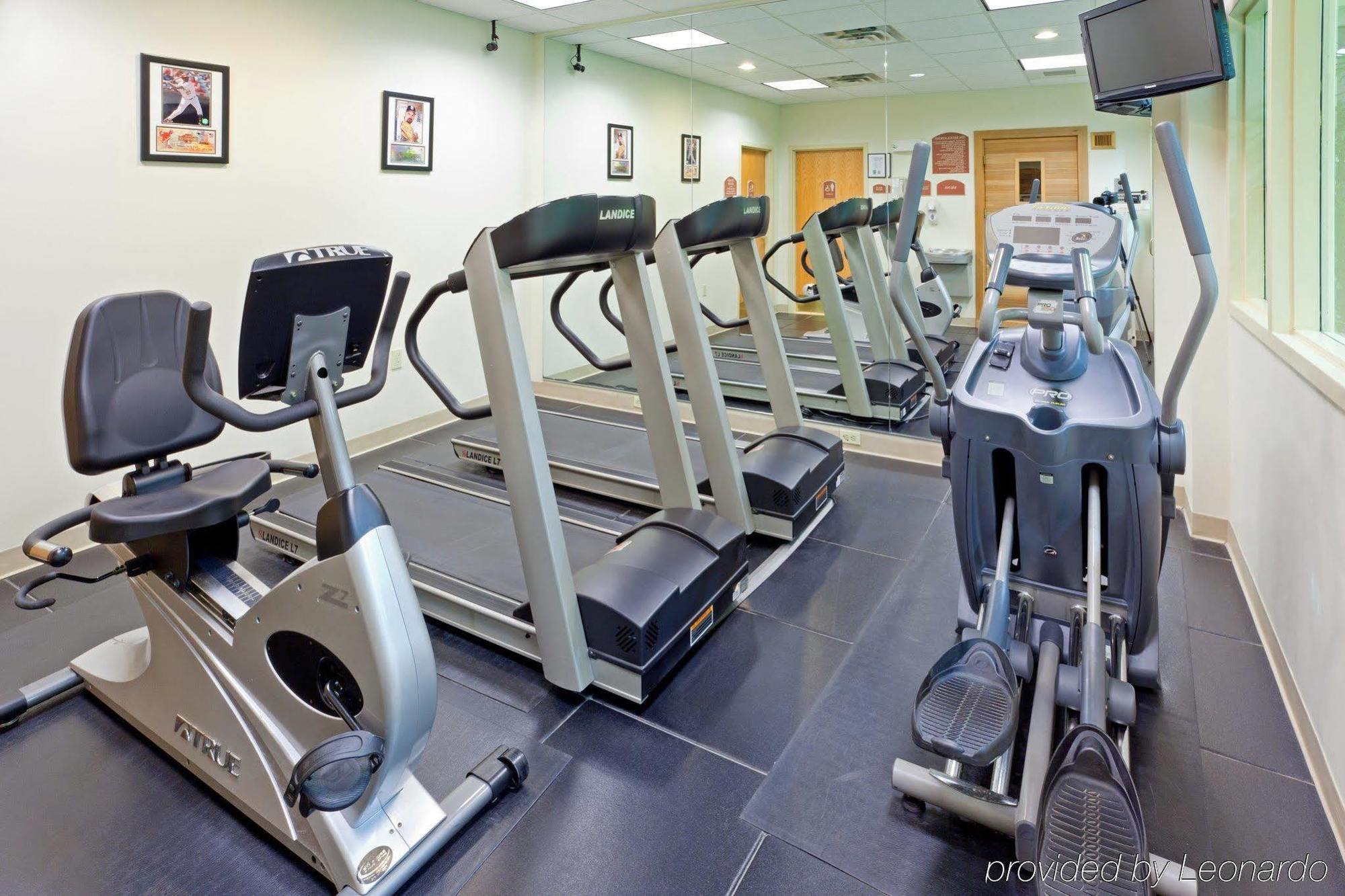 Holiday Inn Express Hotel & Suites Watertown - Thousand Islands By Ihg Zewnętrze zdjęcie