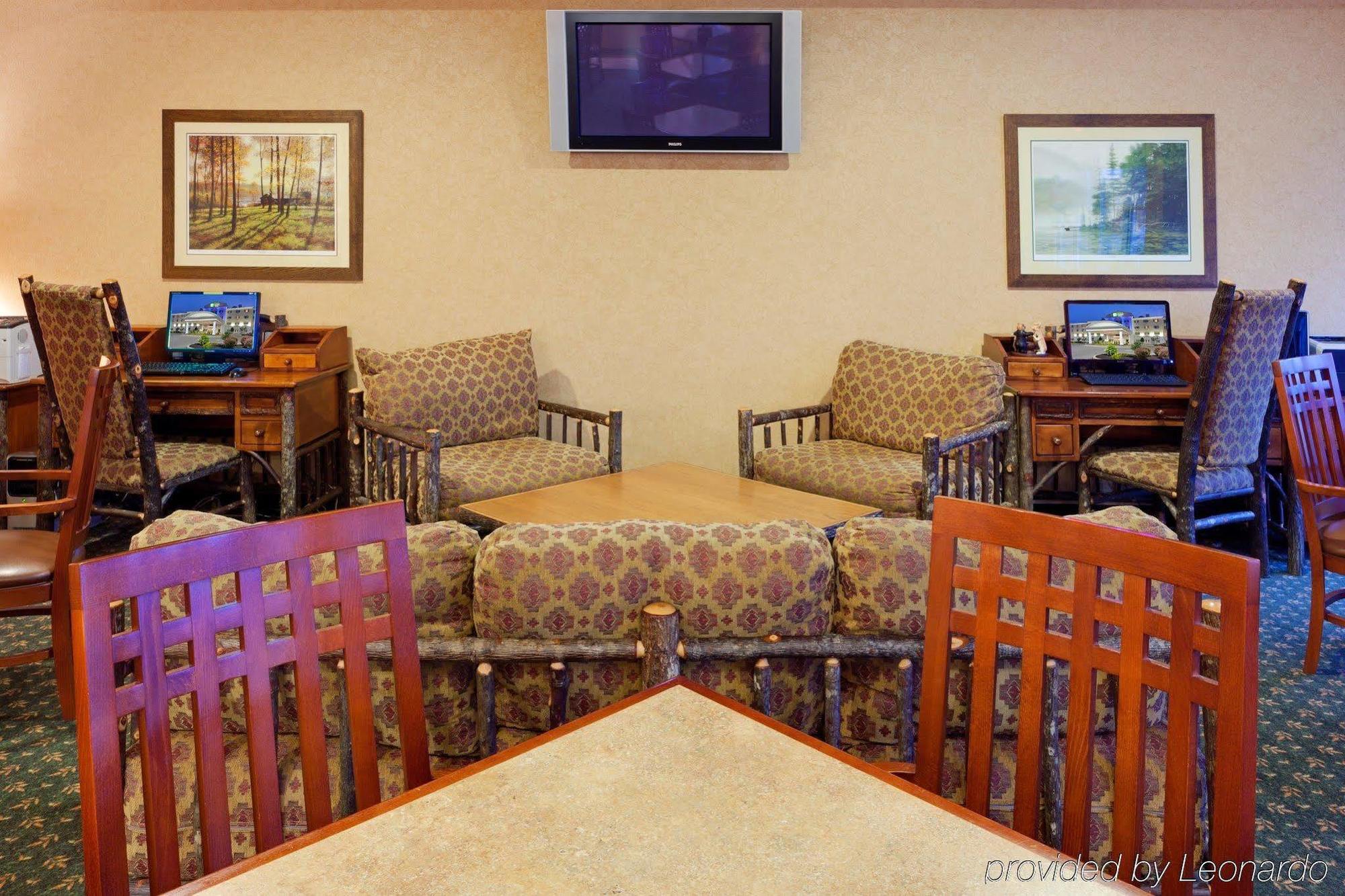 Holiday Inn Express Hotel & Suites Watertown - Thousand Islands By Ihg Zewnętrze zdjęcie