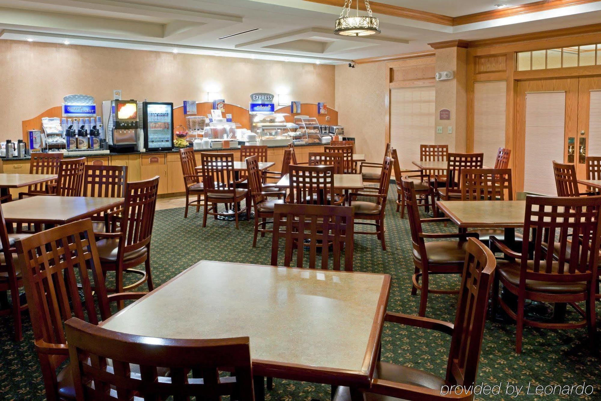 Holiday Inn Express Hotel & Suites Watertown - Thousand Islands By Ihg Zewnętrze zdjęcie