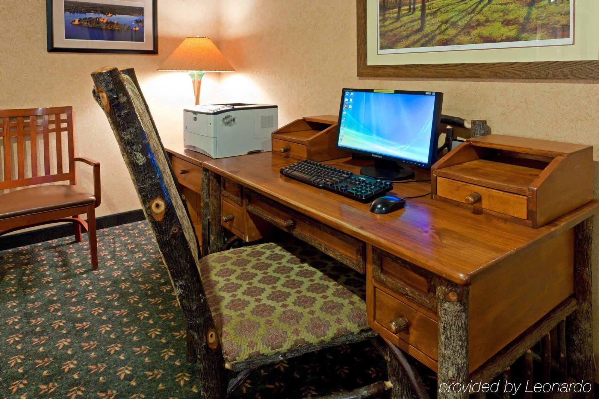 Holiday Inn Express Hotel & Suites Watertown - Thousand Islands By Ihg Zewnętrze zdjęcie