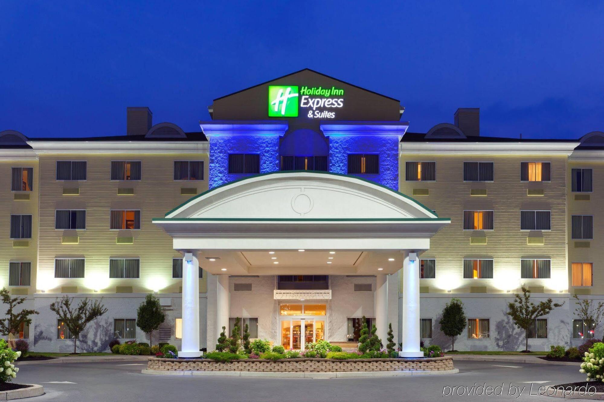 Holiday Inn Express Hotel & Suites Watertown - Thousand Islands By Ihg Zewnętrze zdjęcie