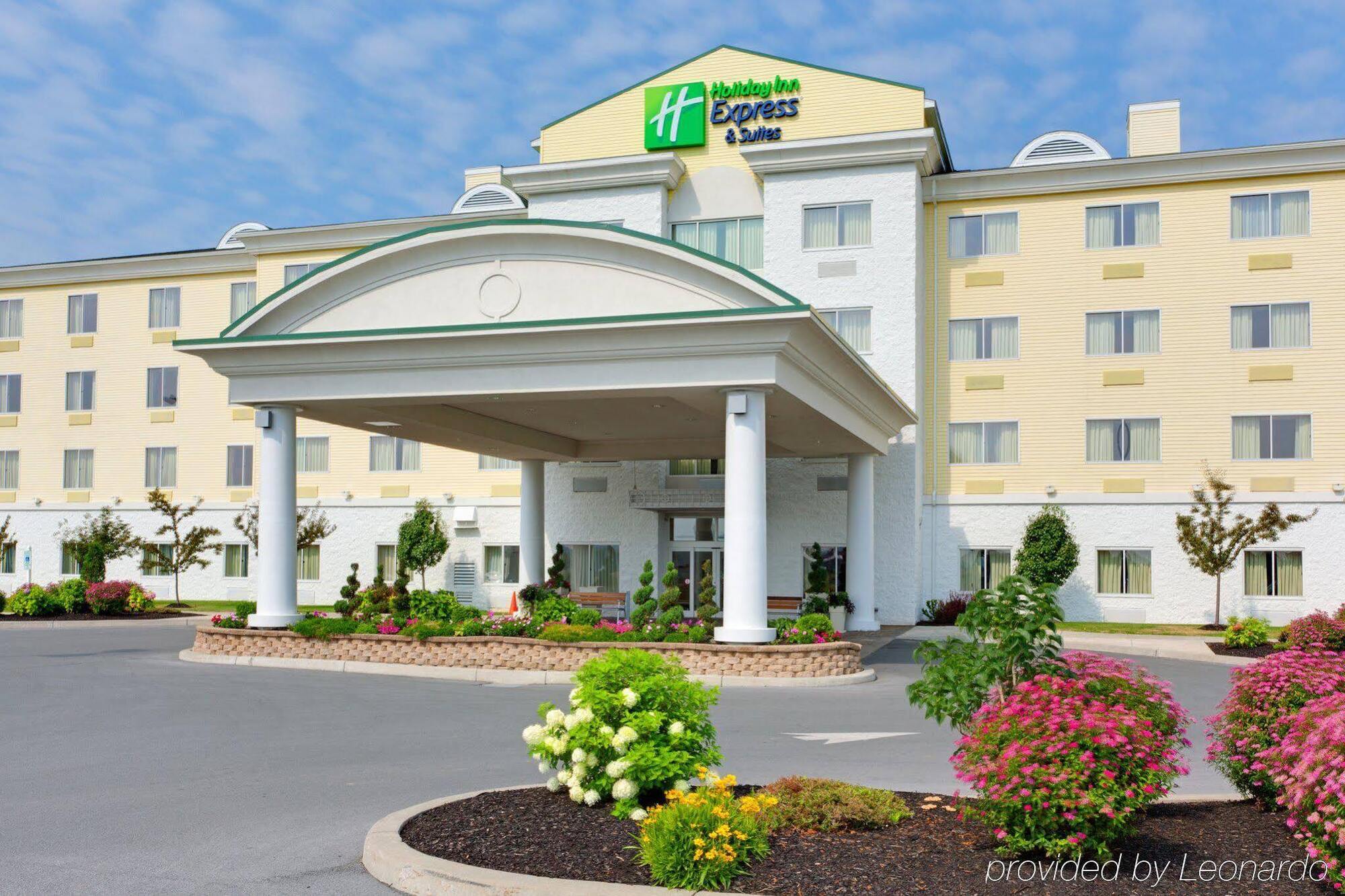 Holiday Inn Express Hotel & Suites Watertown - Thousand Islands By Ihg Zewnętrze zdjęcie